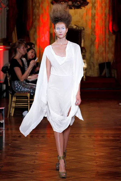 Look 3